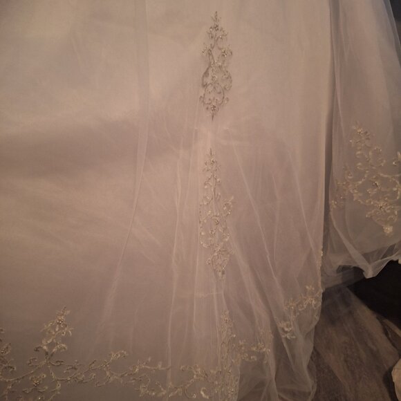 Wedding dress In Very Good Condition - Picture 4 of 4